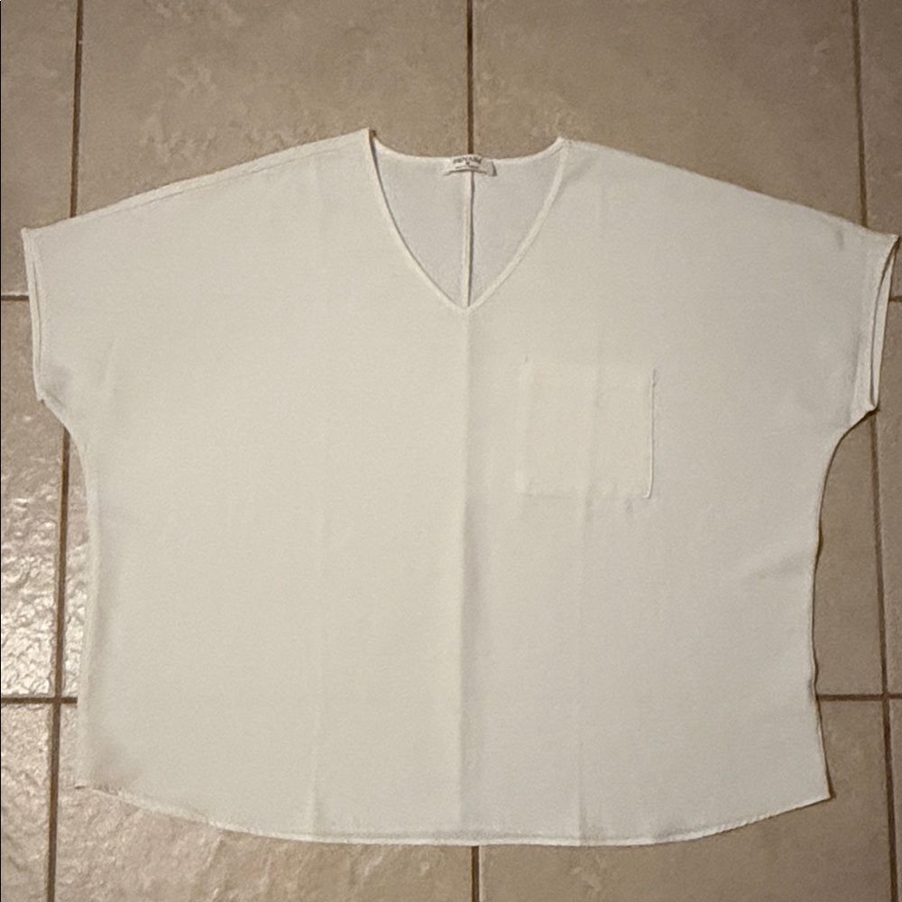 Zenana Outfitters Cream V-Neck Short Sleeve Top